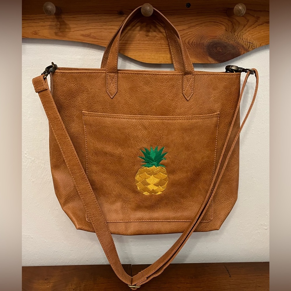 Thirty-One 31 Window Shopper Ltd. With Pineapple Embroidery